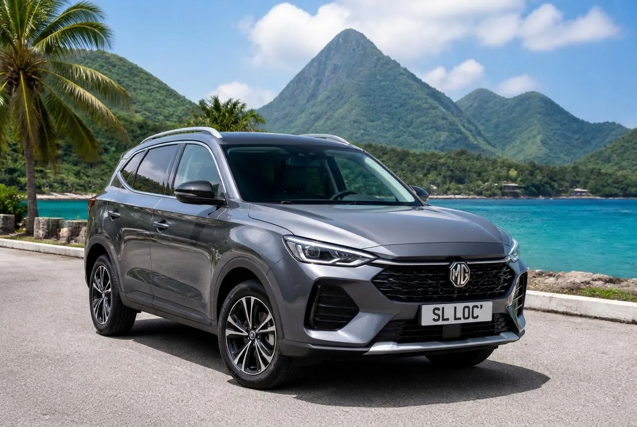 SUV MG gris métallisé en location face aux montagnes de Martinique, SL PRESTIGE